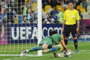 Auch Reflexe und Beweglichkeit nehmen im Alter nicht ab - Gianluigi Buffon